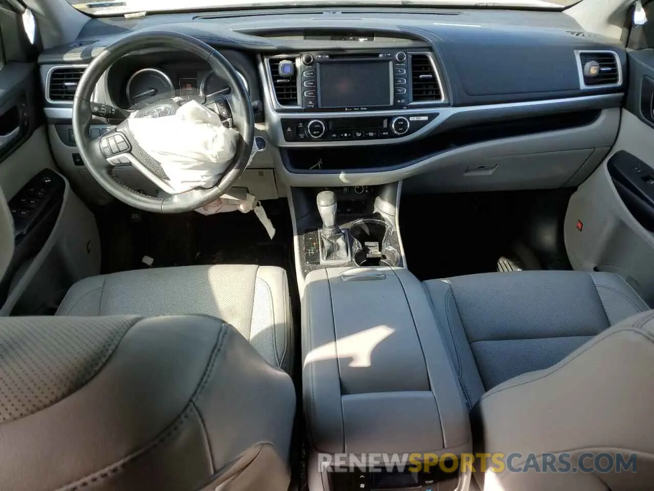 8 Photograph of a damaged car 5TDDGRFH0KS053117 TOYOTA HIGHLANDER 2019