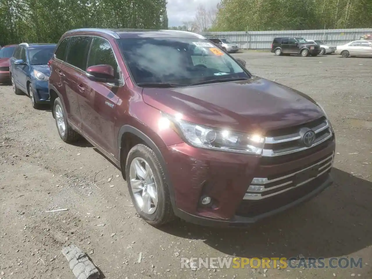 1 Photograph of a damaged car 5TDDGRFH0KS061377 TOYOTA HIGHLANDER 2019