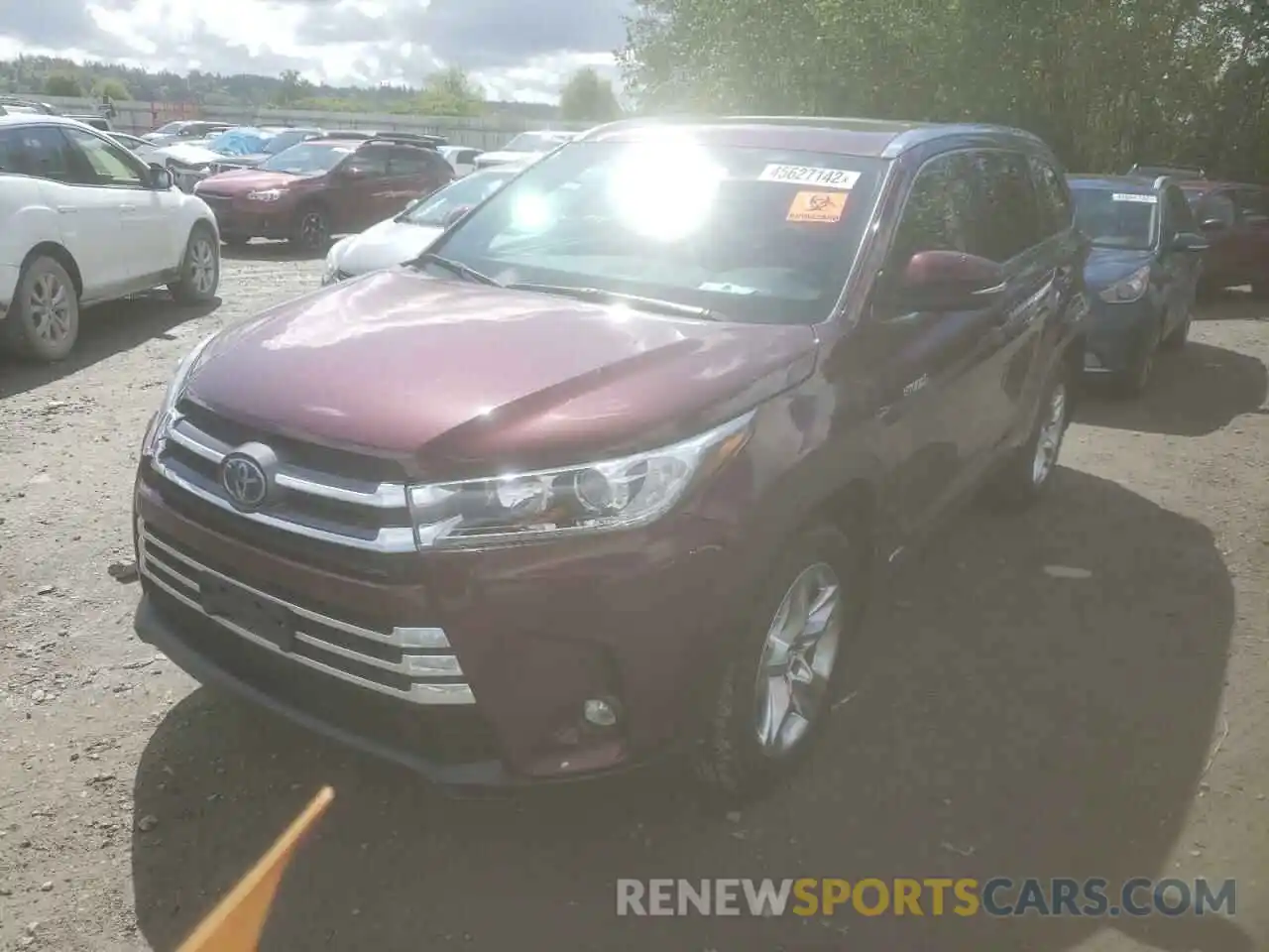 2 Photograph of a damaged car 5TDDGRFH0KS061377 TOYOTA HIGHLANDER 2019