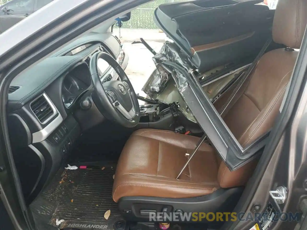 7 Photograph of a damaged car 5TDDGRFH0KS062920 TOYOTA HIGHLANDER 2019