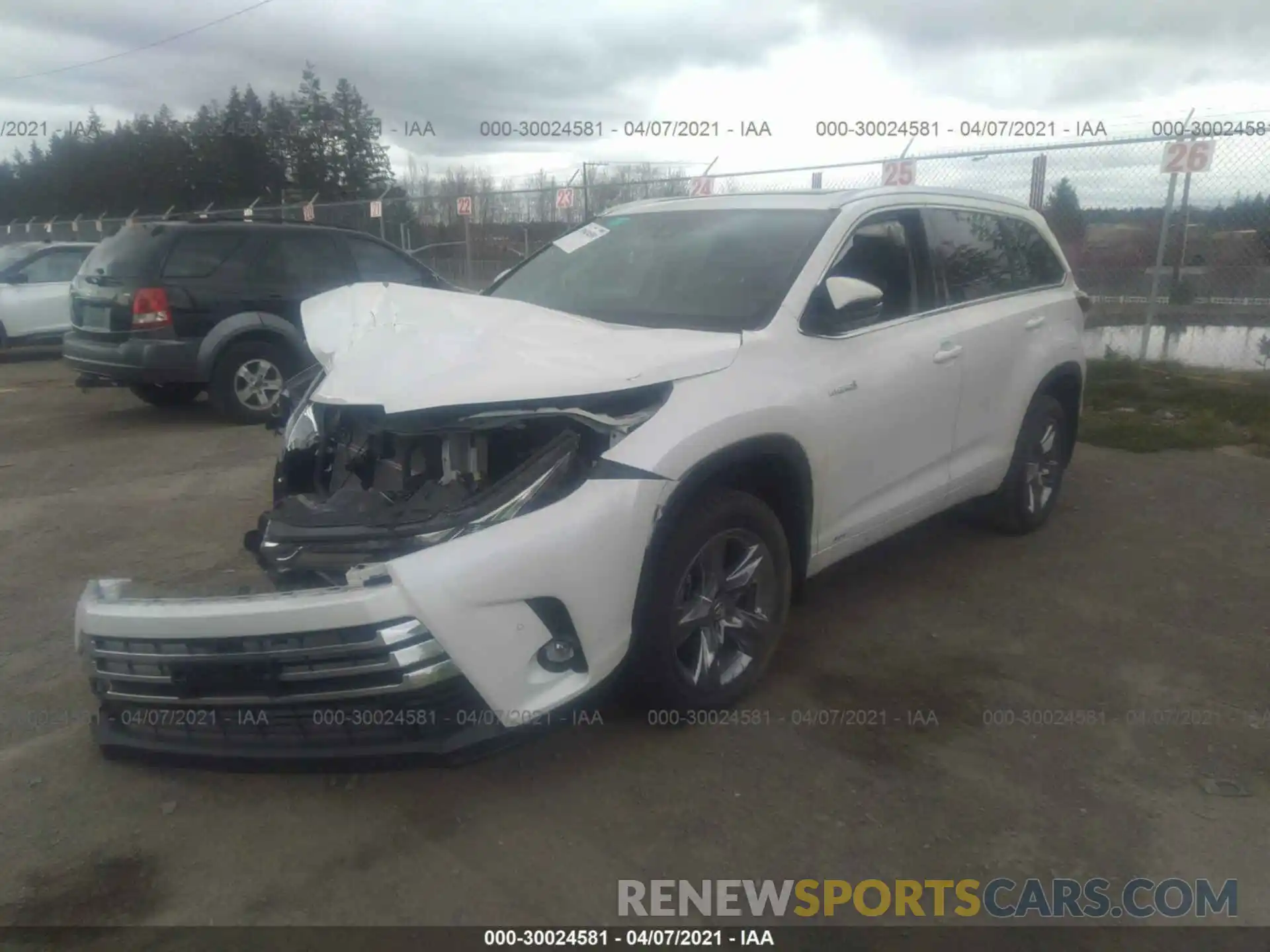 2 Photograph of a damaged car 5TDDGRFH0KS064215 TOYOTA HIGHLANDER 2019