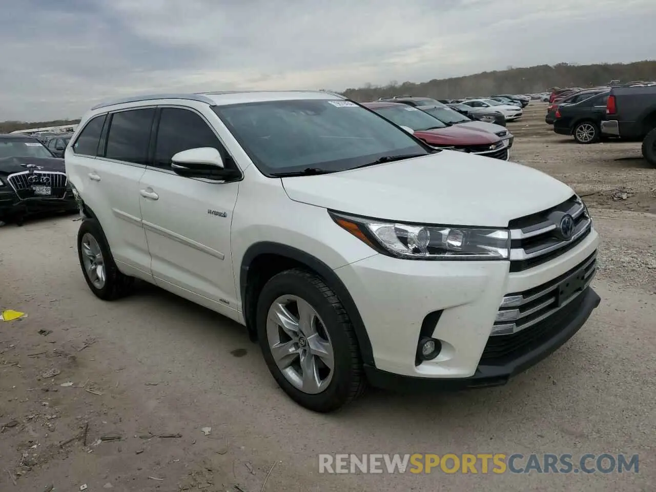 4 Photograph of a damaged car 5TDDGRFH0KS067521 TOYOTA HIGHLANDER 2019