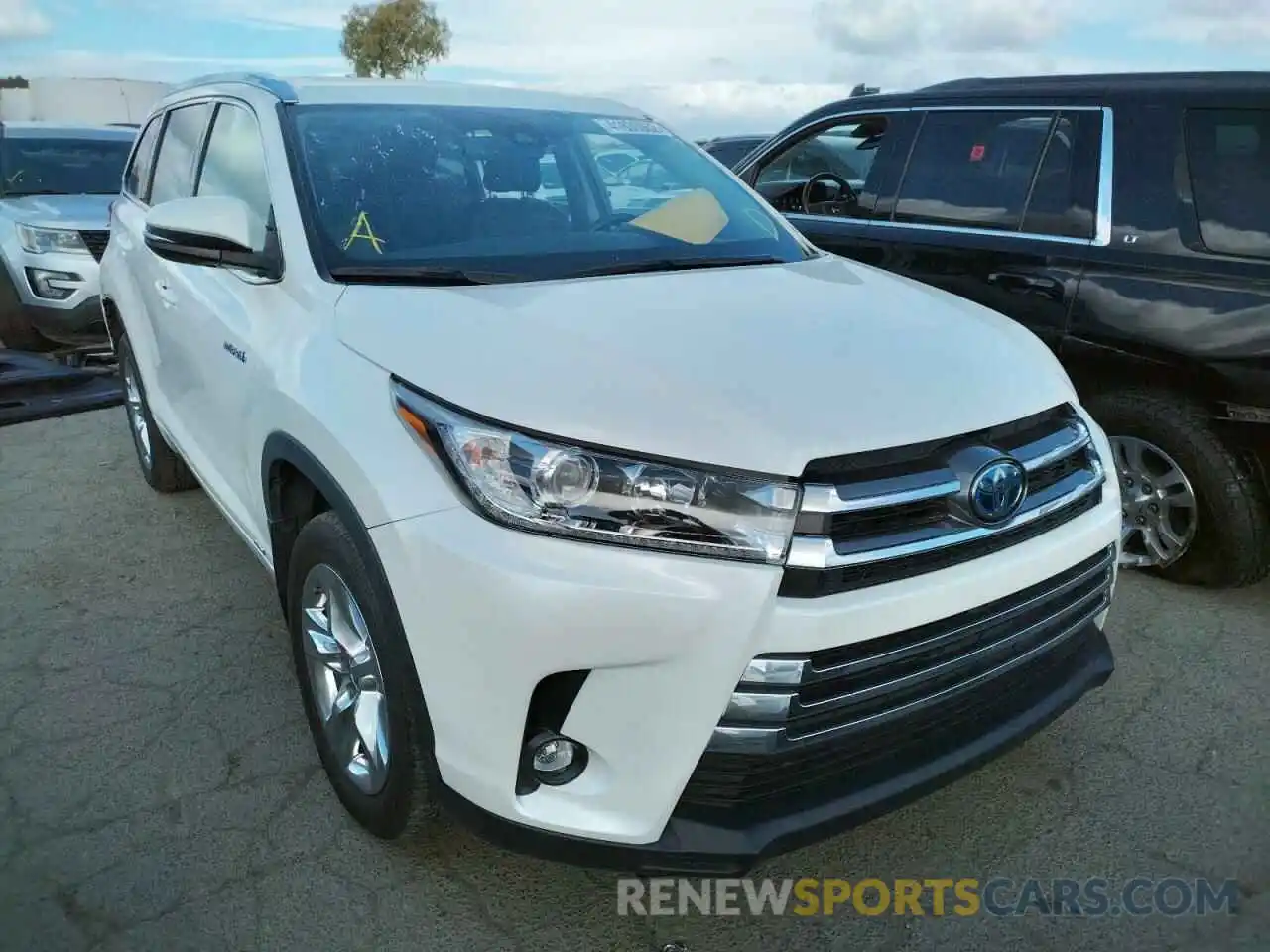 1 Photograph of a damaged car 5TDDGRFH0KS067731 TOYOTA HIGHLANDER 2019