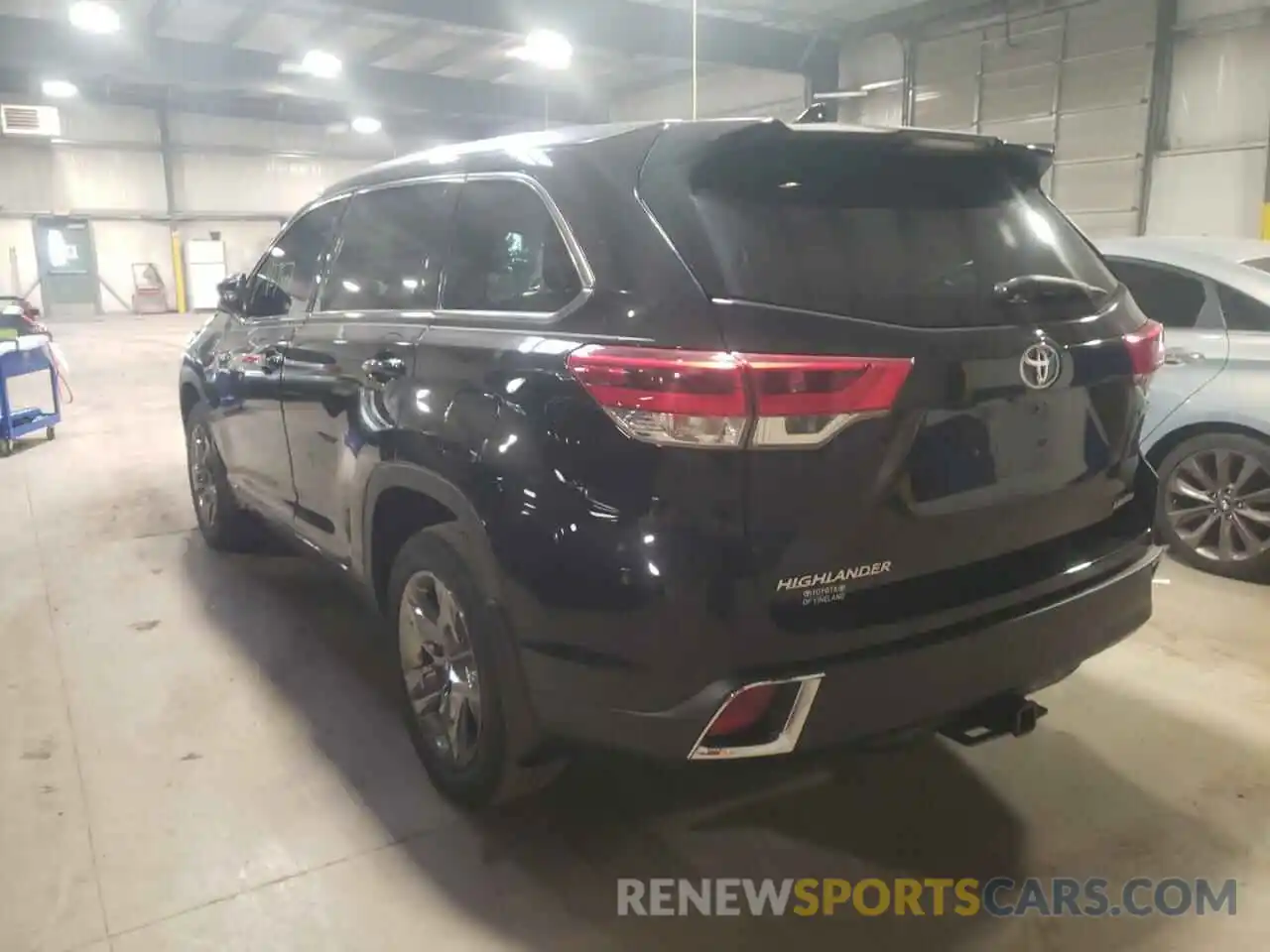 3 Photograph of a damaged car 5TDDGRFH0KS069415 TOYOTA HIGHLANDER 2019