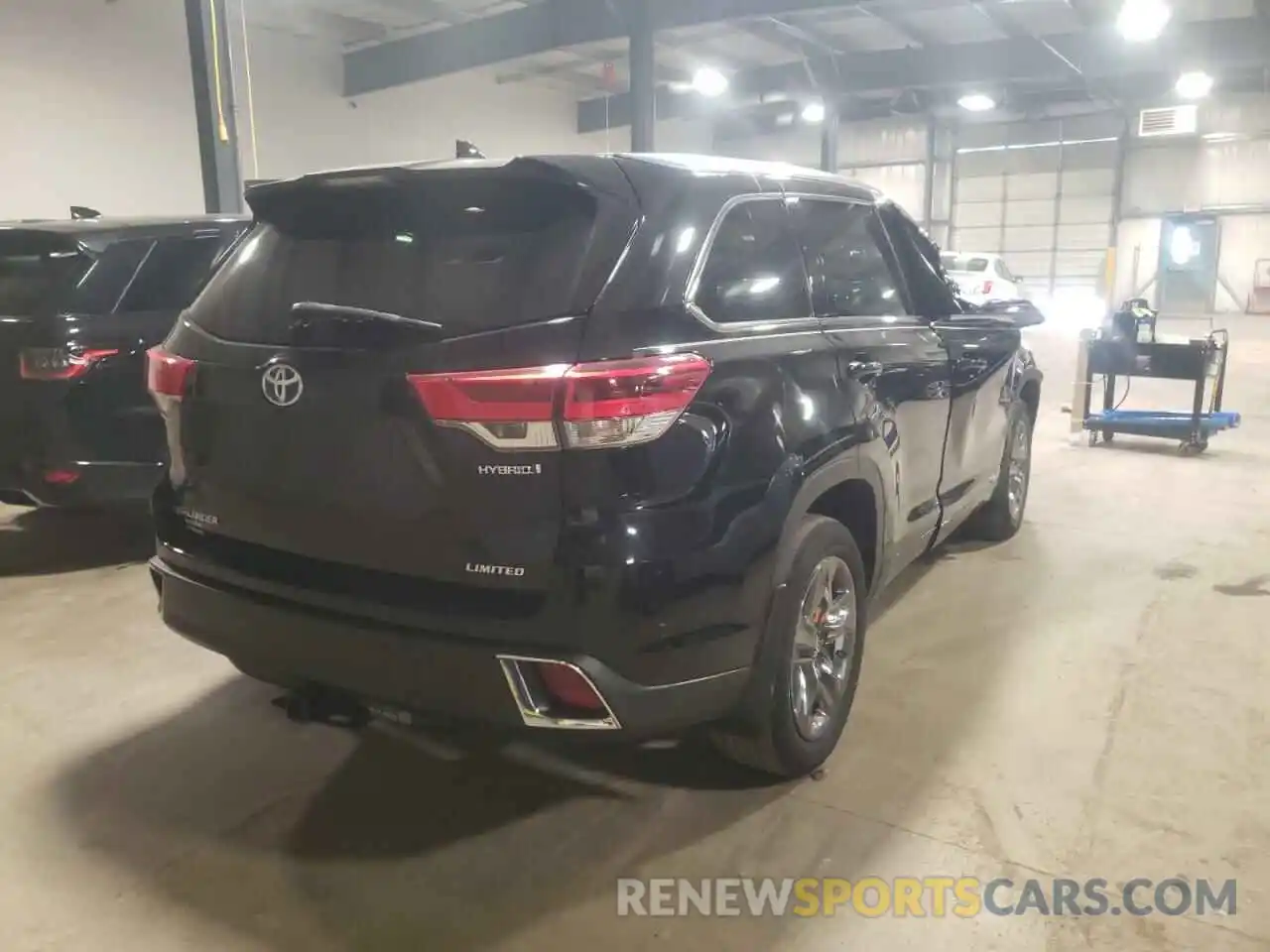 4 Photograph of a damaged car 5TDDGRFH0KS069415 TOYOTA HIGHLANDER 2019