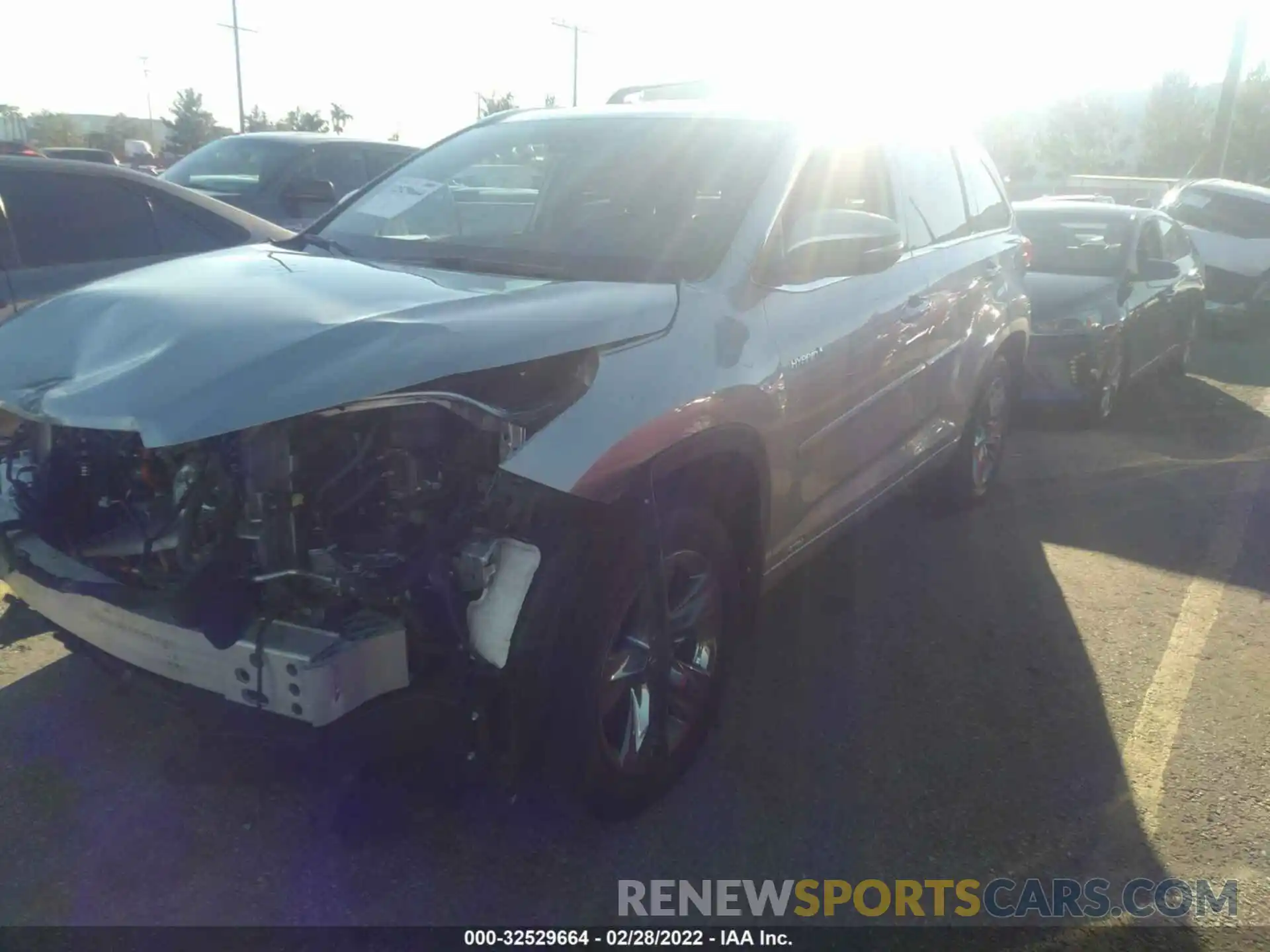 2 Photograph of a damaged car 5TDDGRFH0KS070273 TOYOTA HIGHLANDER 2019