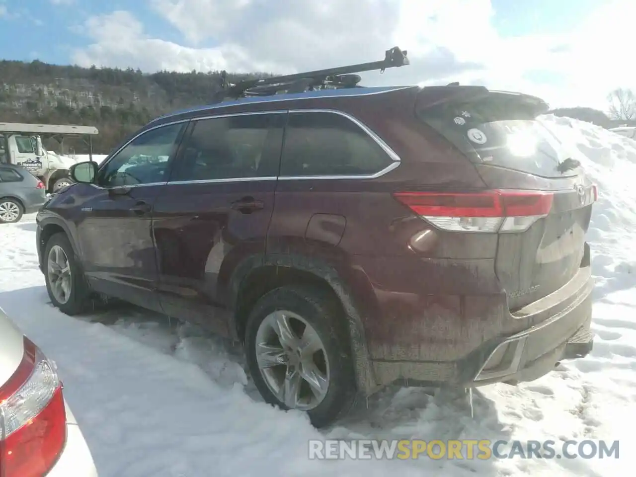 3 Photograph of a damaged car 5TDDGRFH1KS055930 TOYOTA HIGHLANDER 2019