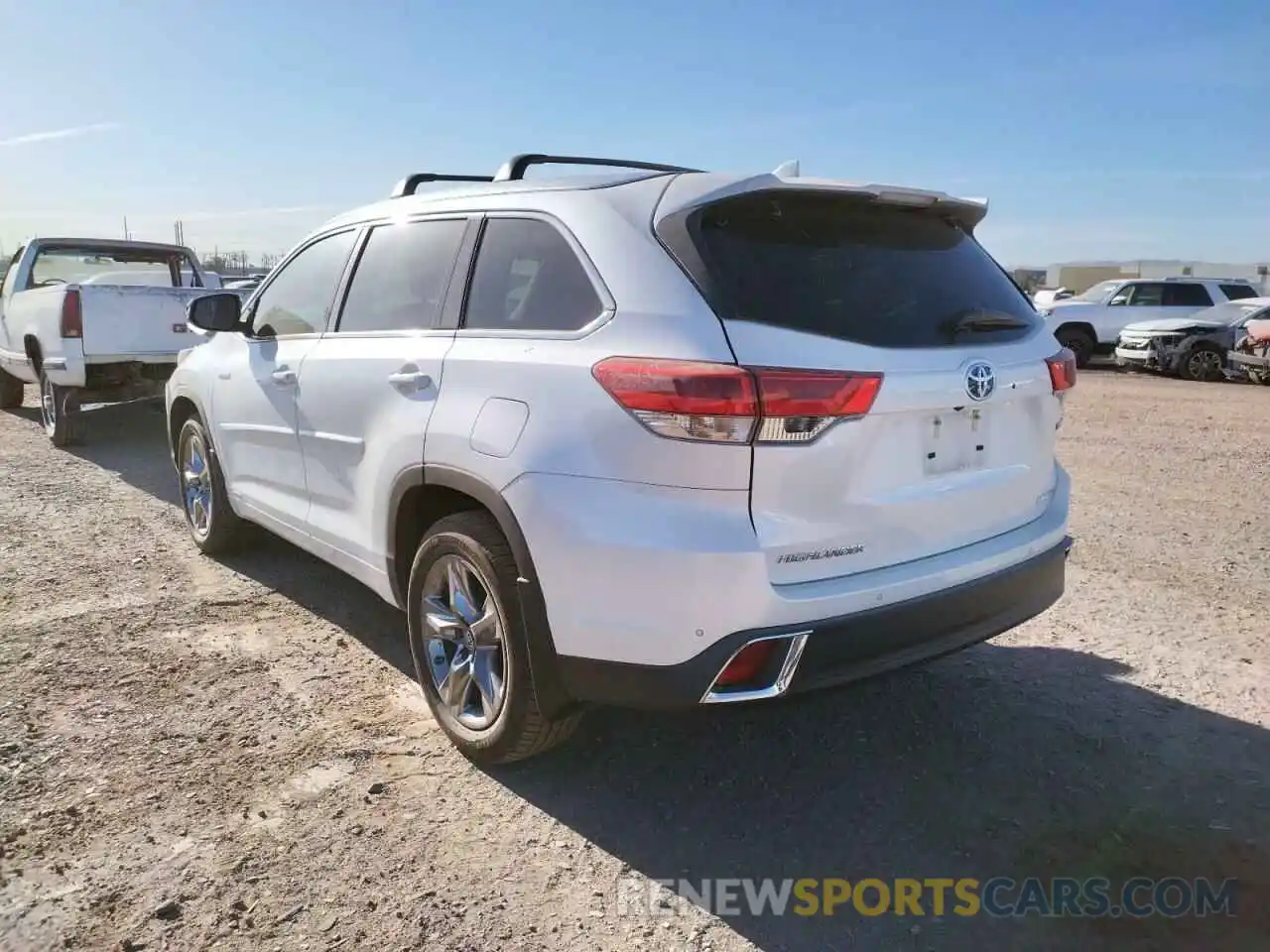 3 Photograph of a damaged car 5TDDGRFH1KS063882 TOYOTA HIGHLANDER 2019