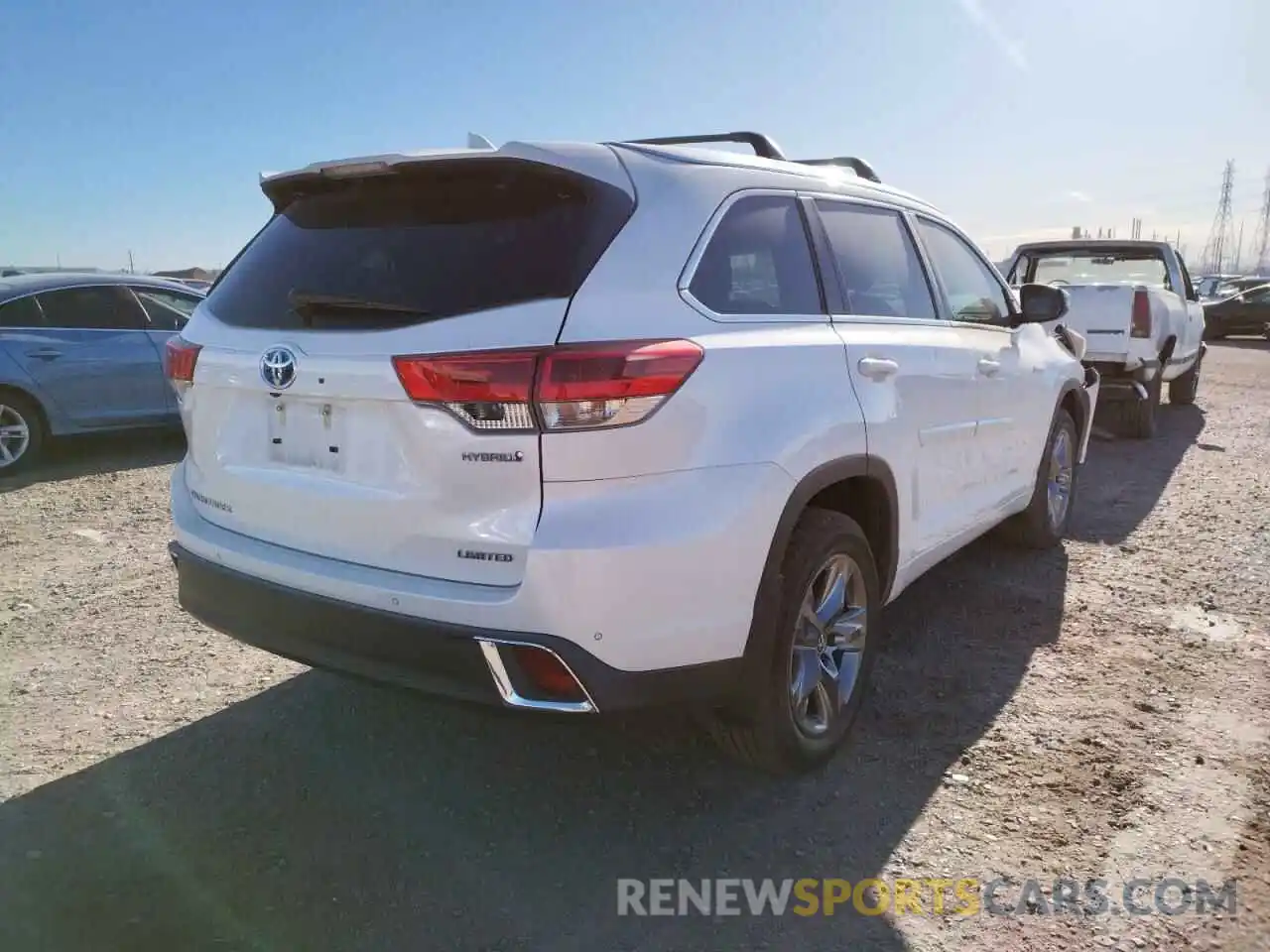 4 Photograph of a damaged car 5TDDGRFH1KS063882 TOYOTA HIGHLANDER 2019