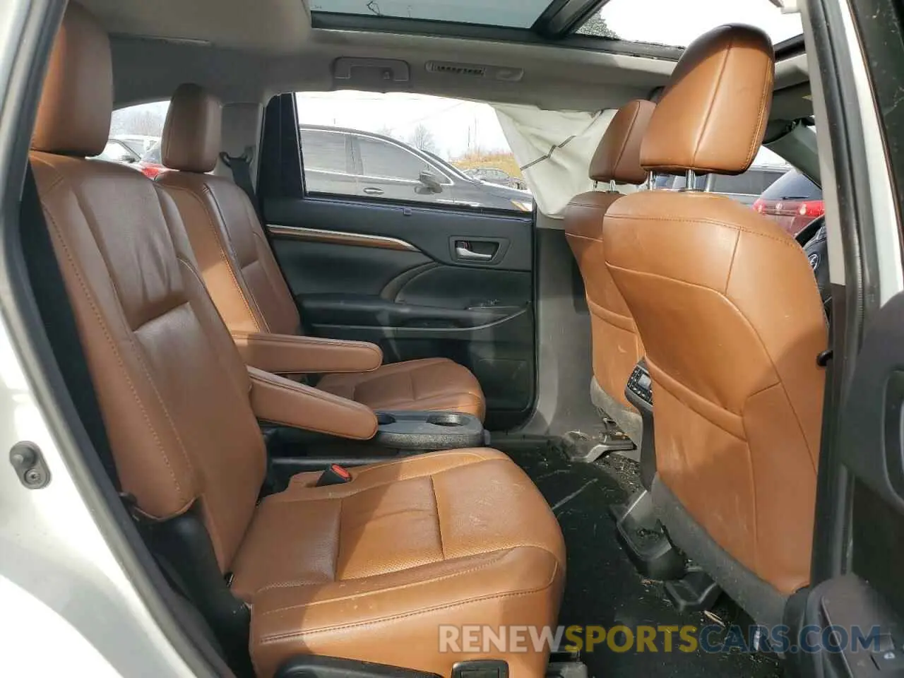 11 Photograph of a damaged car 5TDDGRFH1KS069150 TOYOTA HIGHLANDER 2019