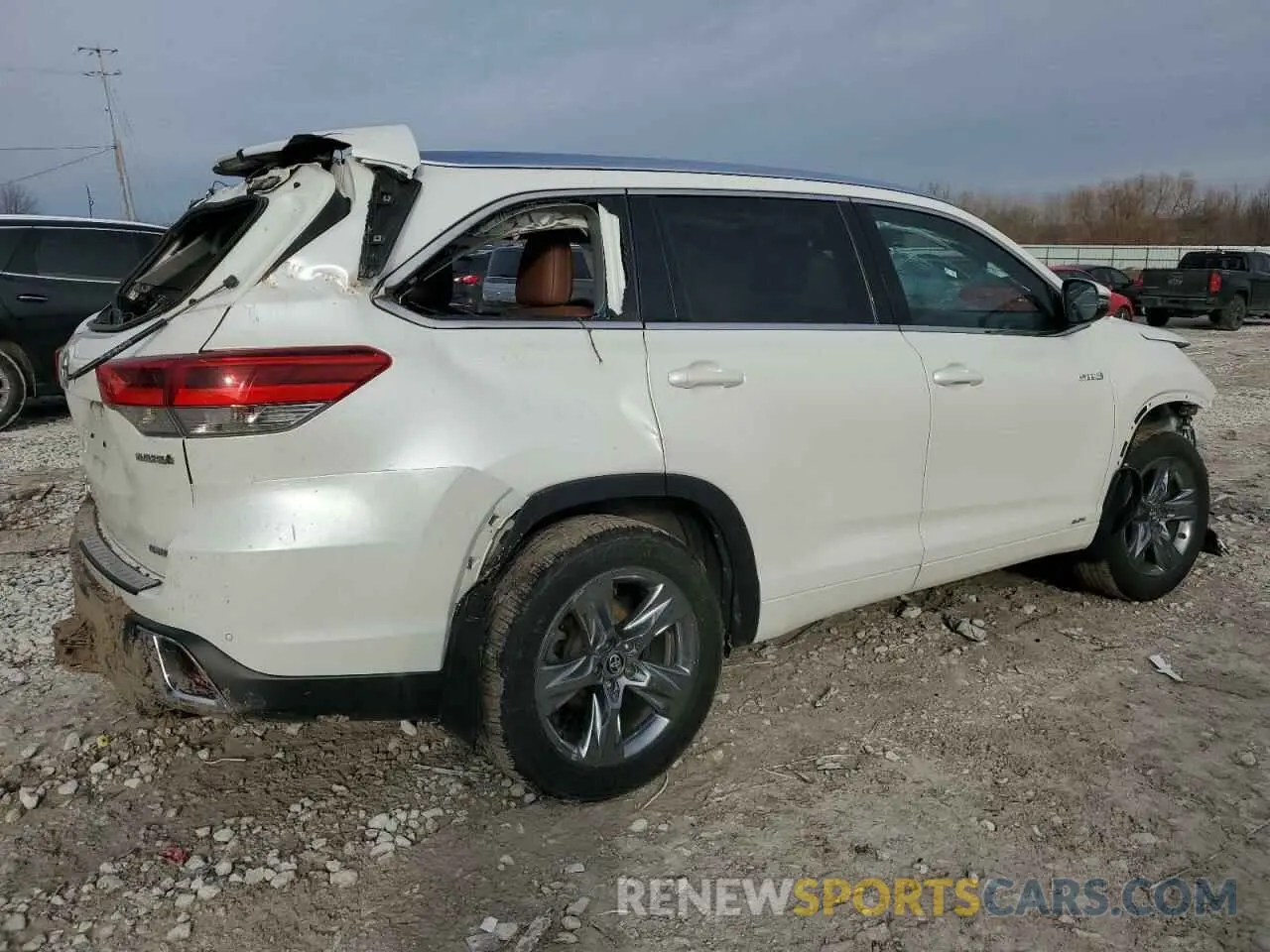 3 Photograph of a damaged car 5TDDGRFH1KS069150 TOYOTA HIGHLANDER 2019