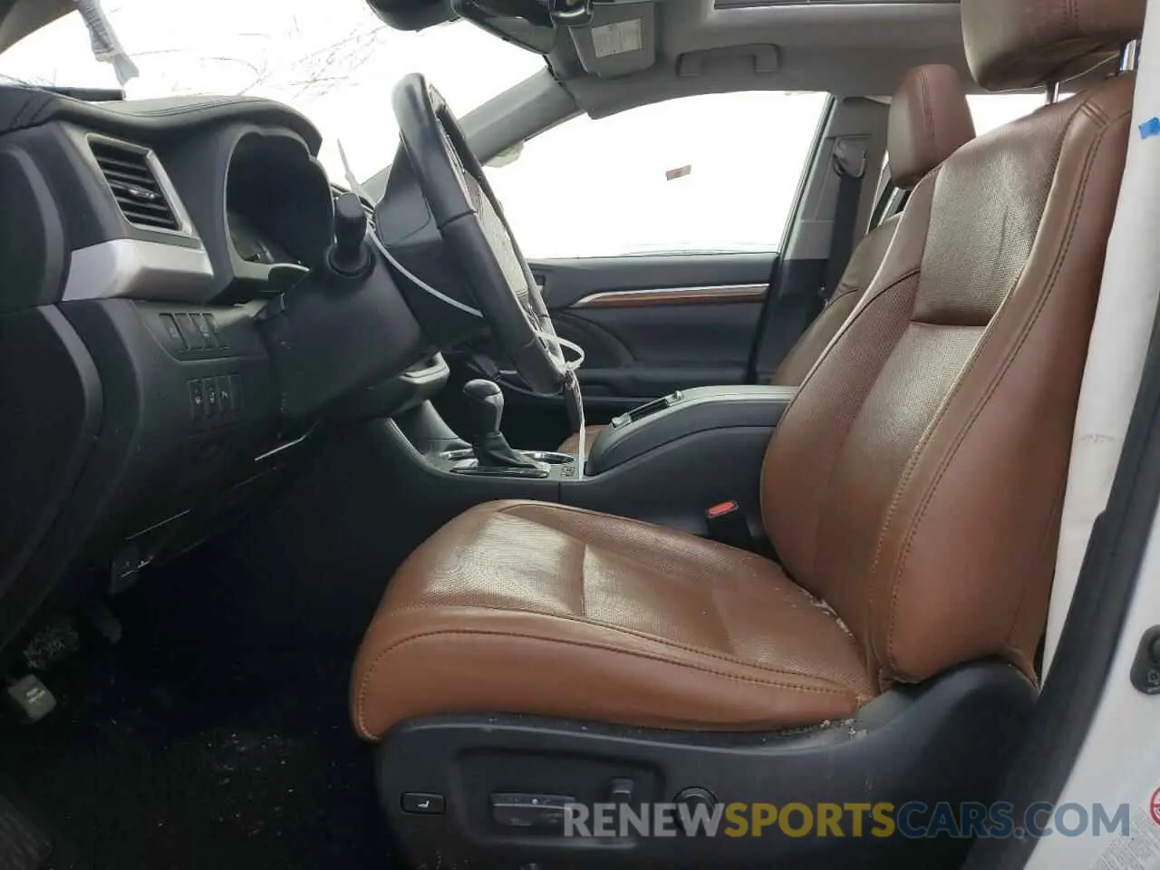 7 Photograph of a damaged car 5TDDGRFH1KS069150 TOYOTA HIGHLANDER 2019