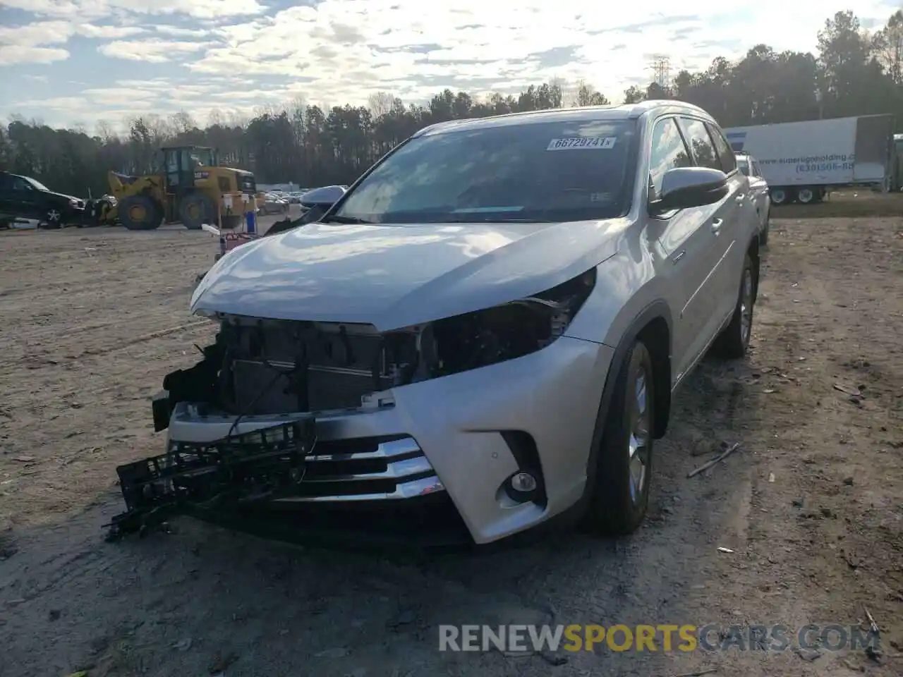 2 Photograph of a damaged car 5TDDGRFH1KS071903 TOYOTA HIGHLANDER 2019