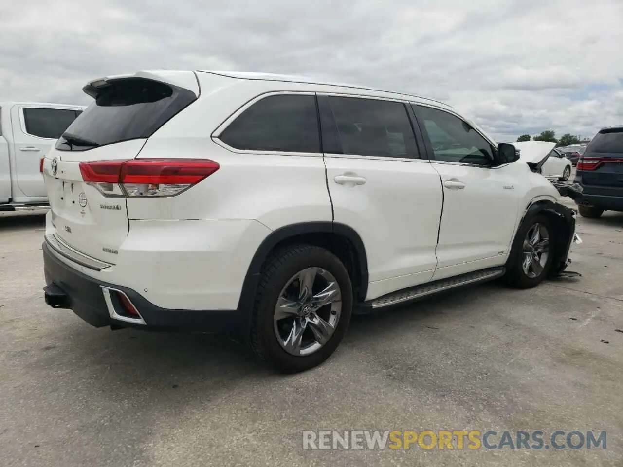 3 Photograph of a damaged car 5TDDGRFH2KS056181 TOYOTA HIGHLANDER 2019