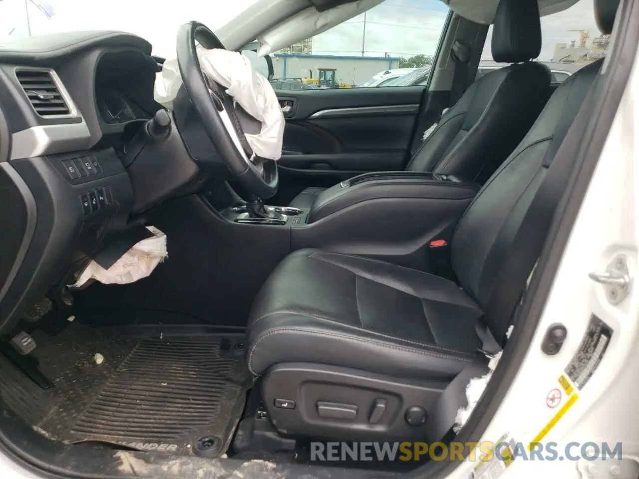 7 Photograph of a damaged car 5TDDGRFH2KS056181 TOYOTA HIGHLANDER 2019
