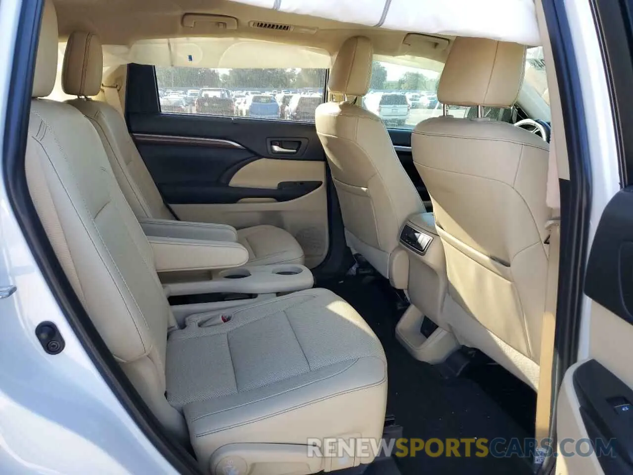 11 Photograph of a damaged car 5TDDGRFH2KS058965 TOYOTA HIGHLANDER 2019