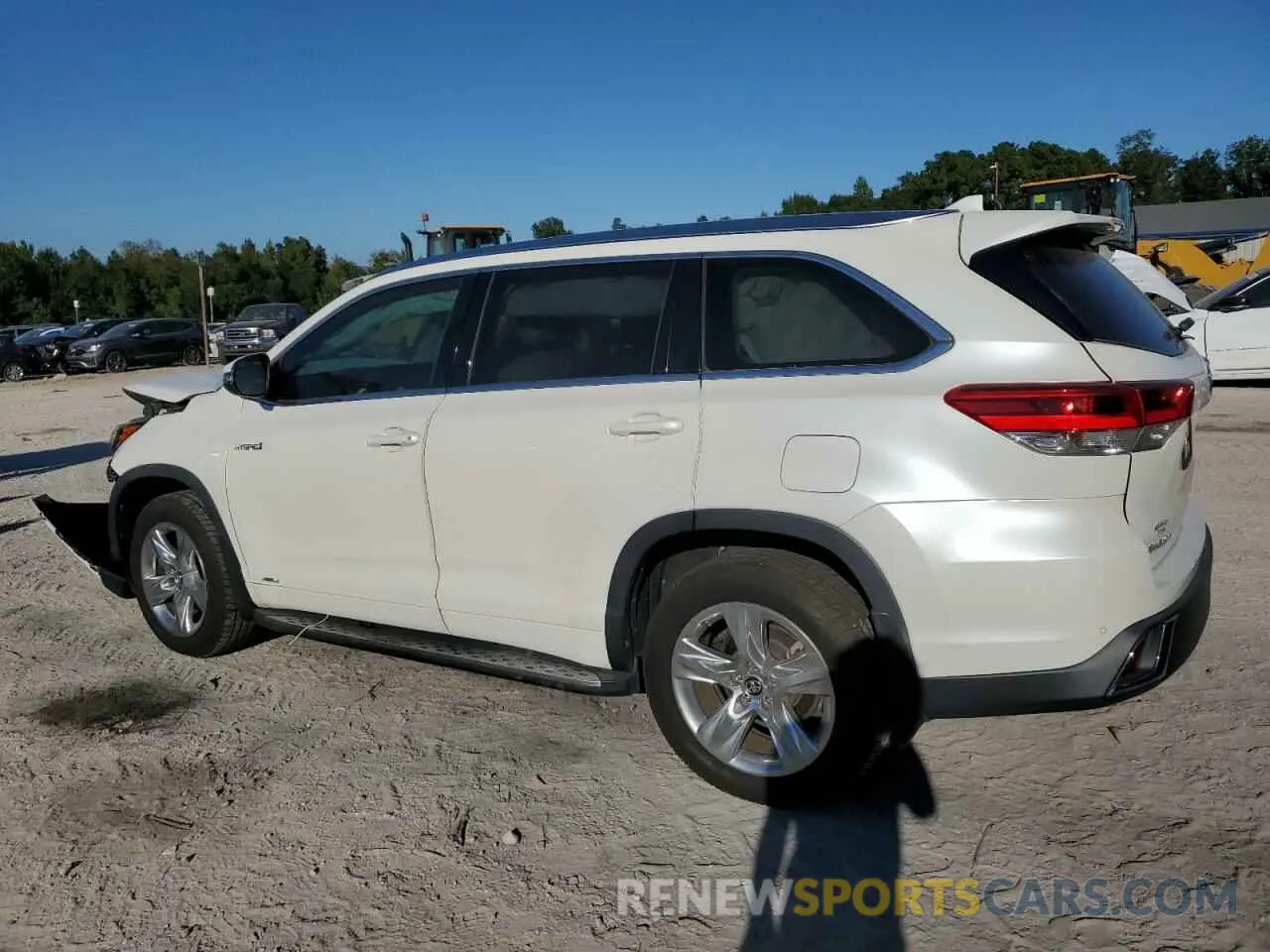 2 Photograph of a damaged car 5TDDGRFH2KS058965 TOYOTA HIGHLANDER 2019