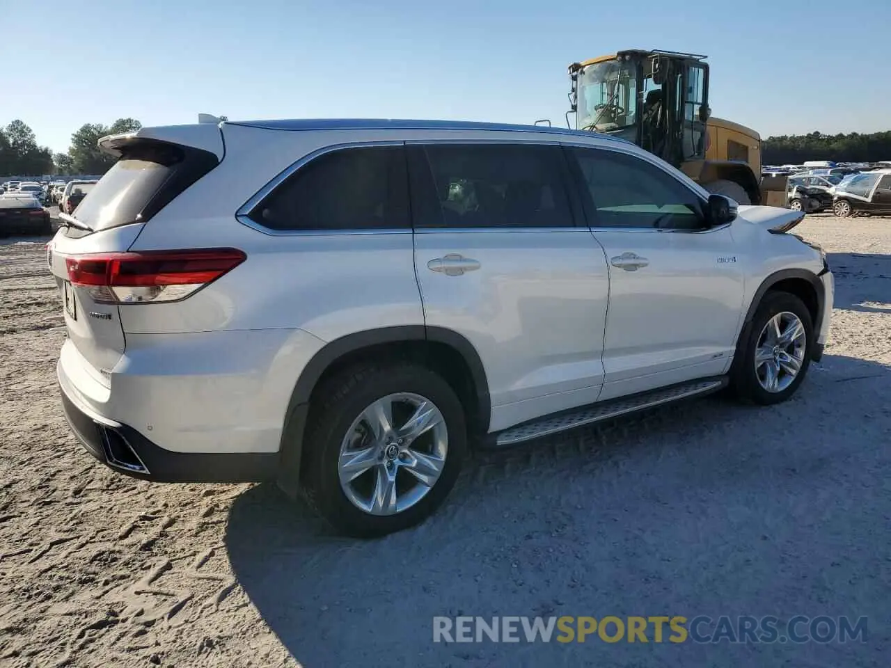3 Photograph of a damaged car 5TDDGRFH2KS058965 TOYOTA HIGHLANDER 2019