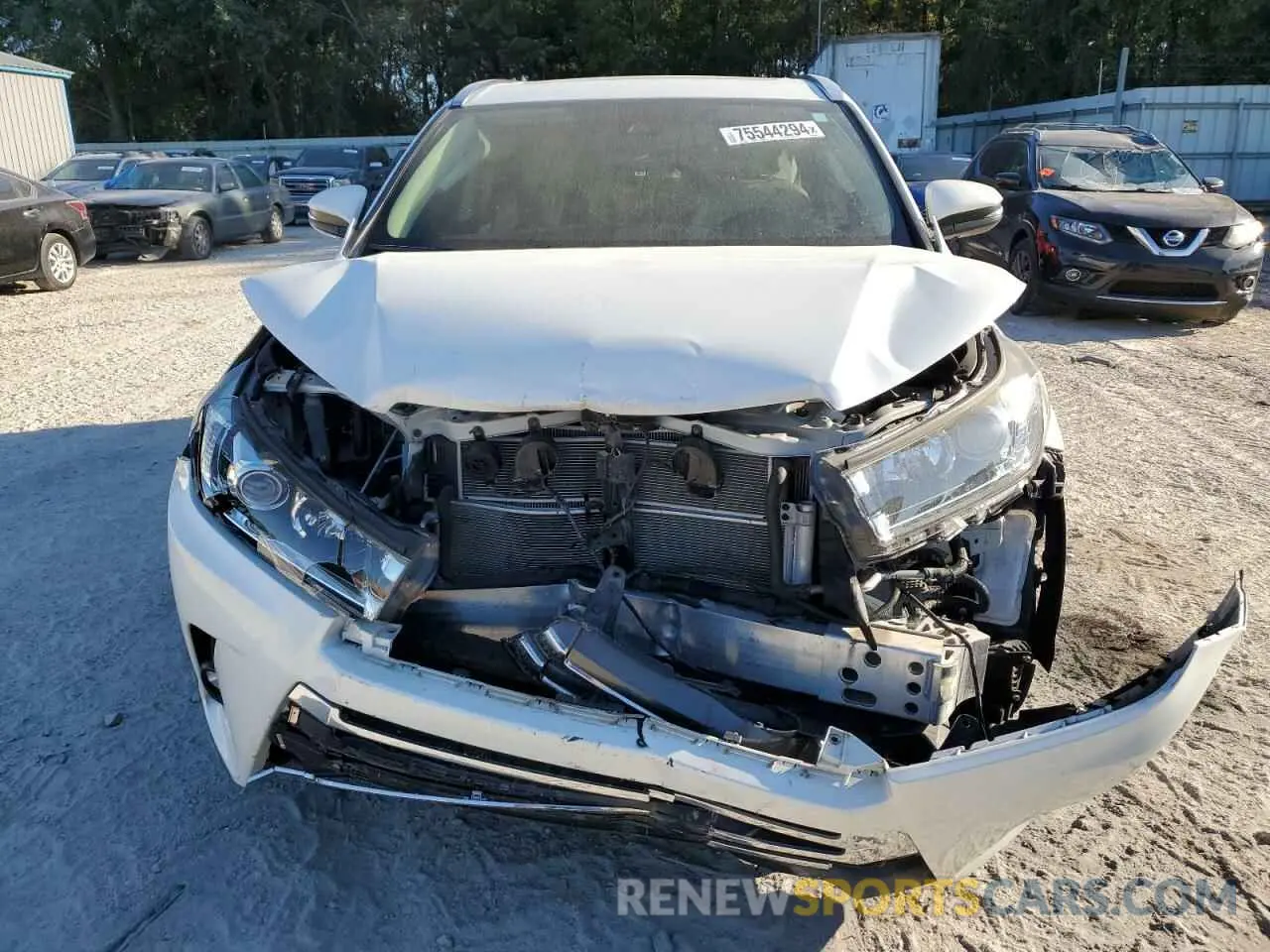 5 Photograph of a damaged car 5TDDGRFH2KS058965 TOYOTA HIGHLANDER 2019