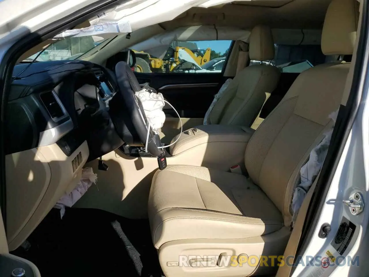 7 Photograph of a damaged car 5TDDGRFH2KS058965 TOYOTA HIGHLANDER 2019
