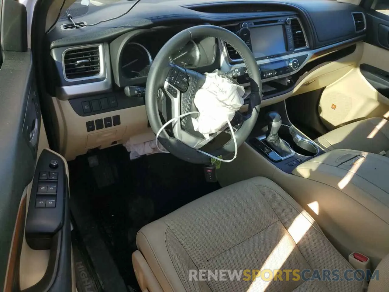 8 Photograph of a damaged car 5TDDGRFH2KS058965 TOYOTA HIGHLANDER 2019