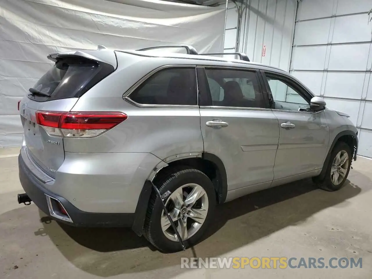3 Photograph of a damaged car 5TDDGRFH2KS059386 TOYOTA HIGHLANDER 2019
