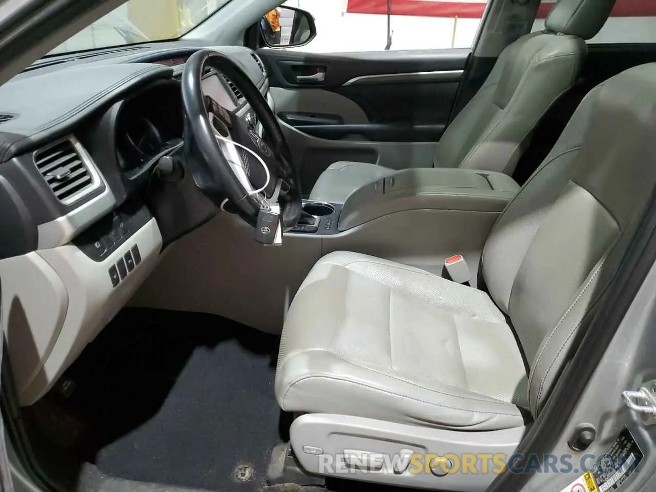 7 Photograph of a damaged car 5TDDGRFH2KS059386 TOYOTA HIGHLANDER 2019
