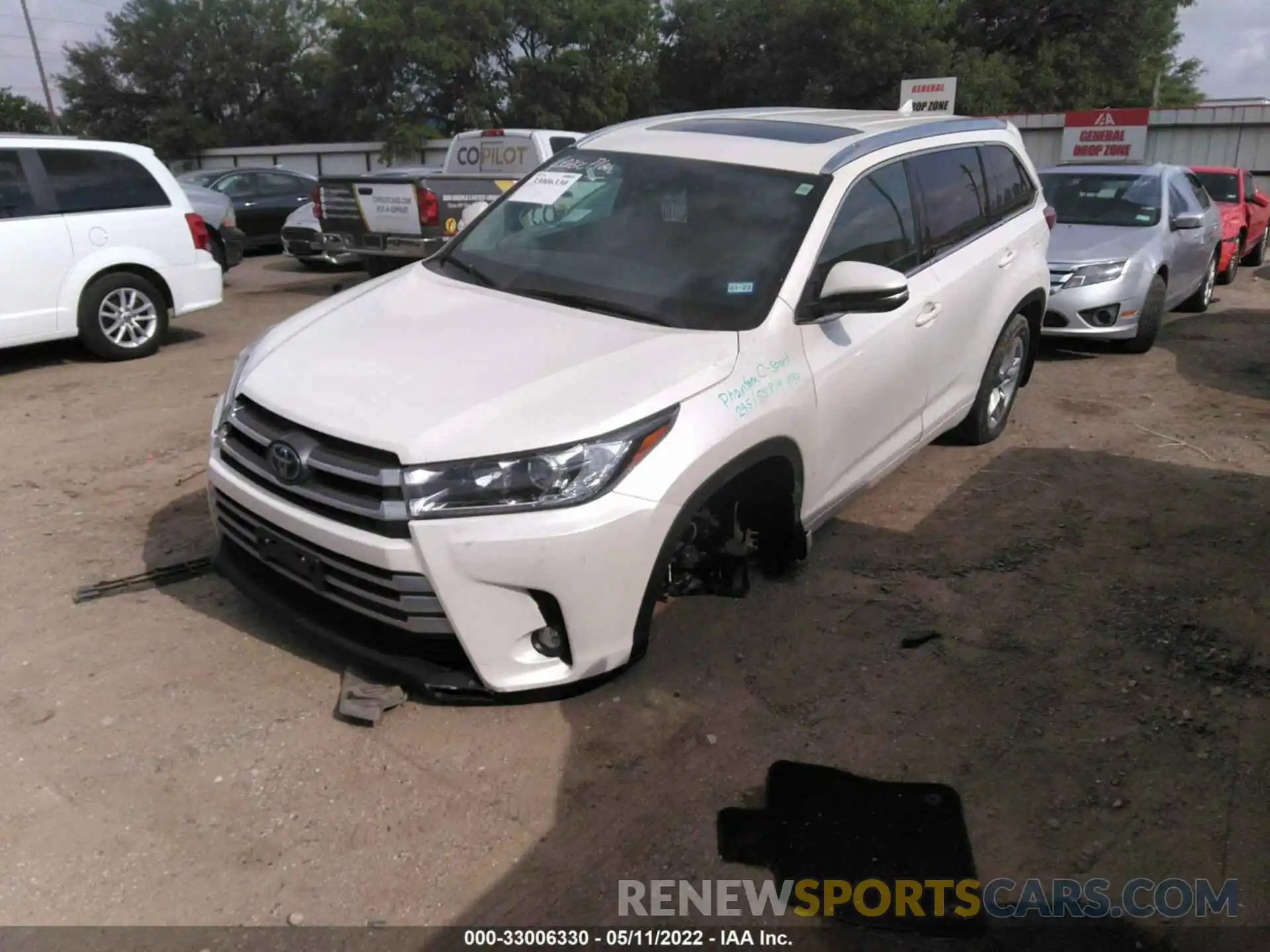 2 Photograph of a damaged car 5TDDGRFH2KS059890 TOYOTA HIGHLANDER 2019