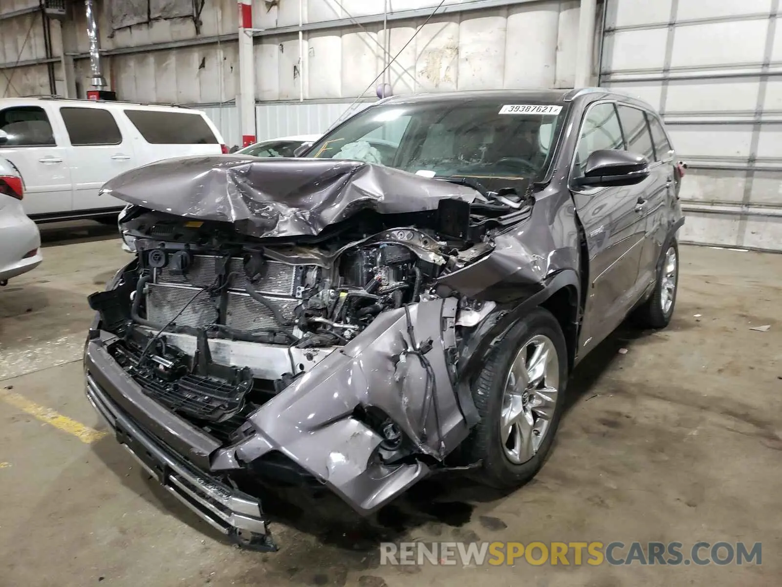 2 Photograph of a damaged car 5TDDGRFH2KS060019 TOYOTA HIGHLANDER 2019