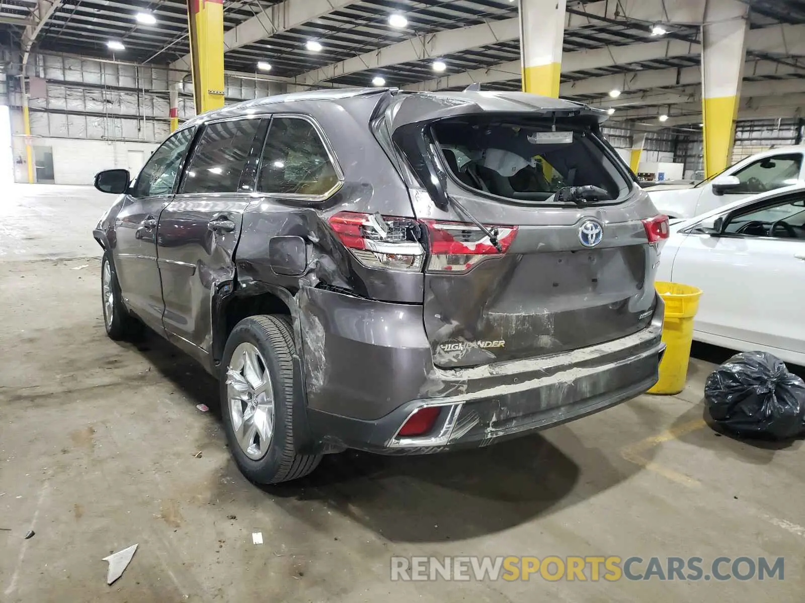 3 Photograph of a damaged car 5TDDGRFH2KS060019 TOYOTA HIGHLANDER 2019