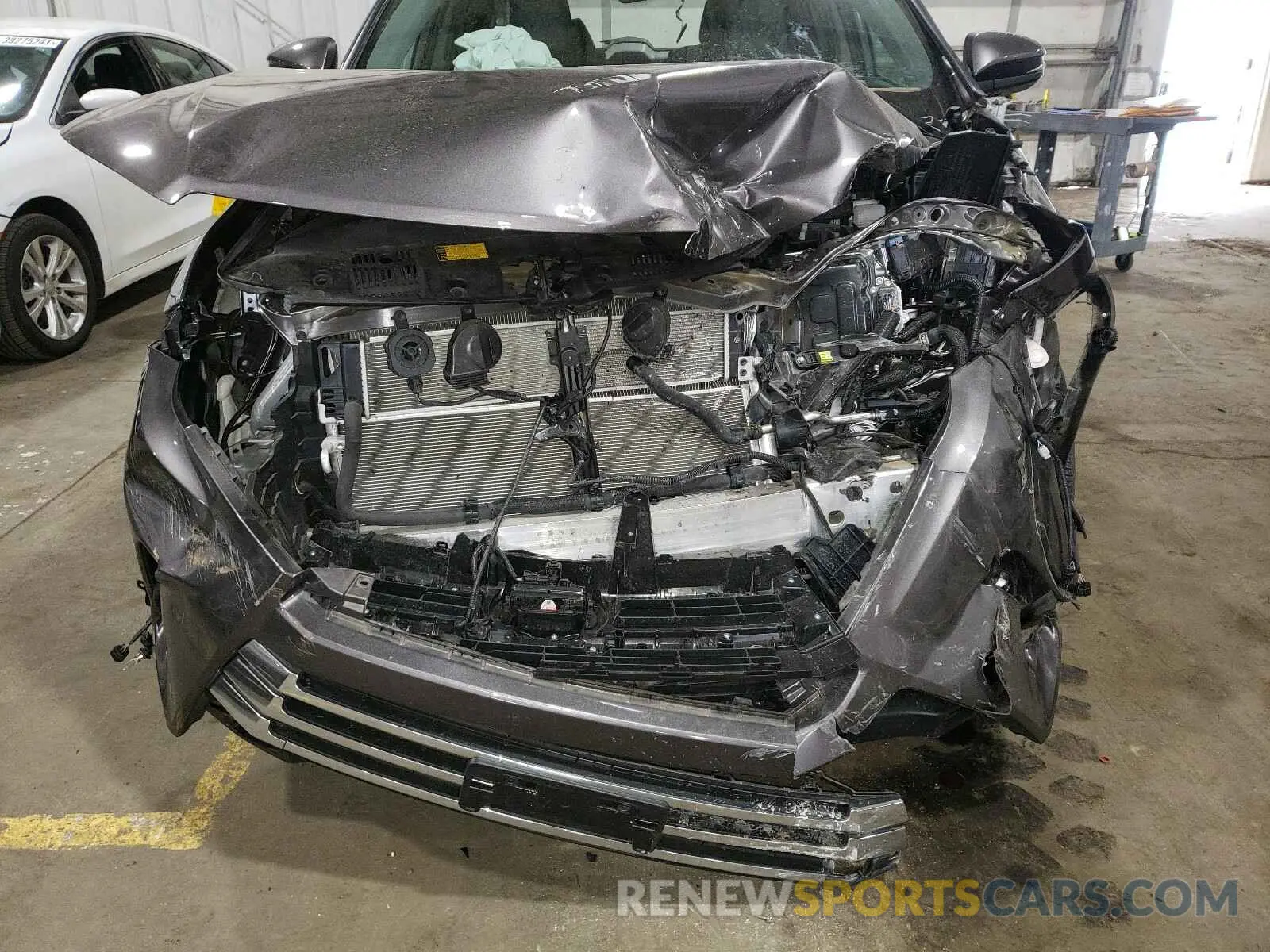 9 Photograph of a damaged car 5TDDGRFH2KS060019 TOYOTA HIGHLANDER 2019
