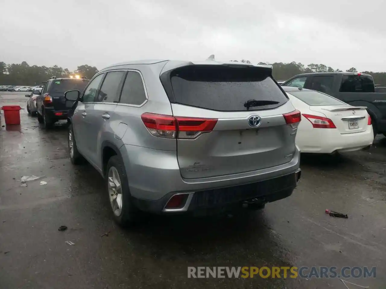 3 Photograph of a damaged car 5TDDGRFH2KS060697 TOYOTA HIGHLANDER 2019