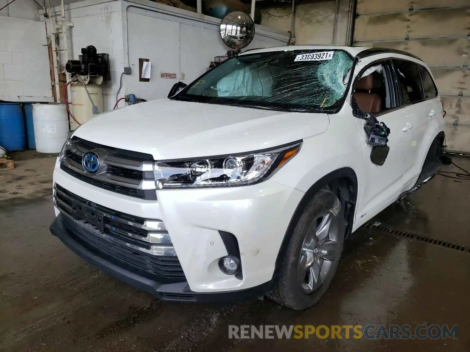 2 Photograph of a damaged car 5TDDGRFH2KS063390 TOYOTA HIGHLANDER 2019