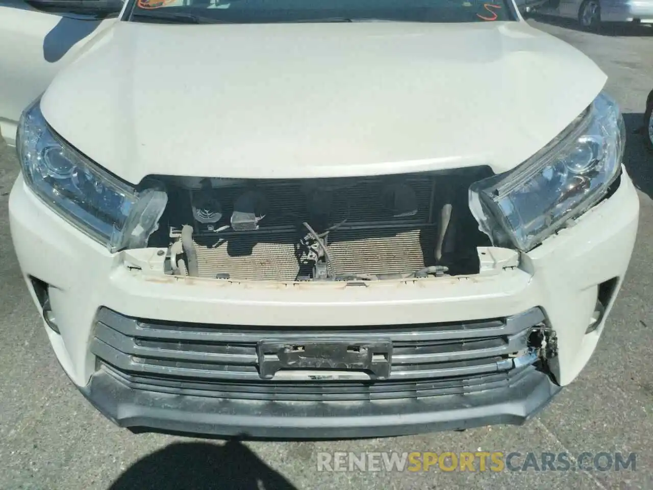 9 Photograph of a damaged car 5TDDGRFH2KS065821 TOYOTA HIGHLANDER 2019