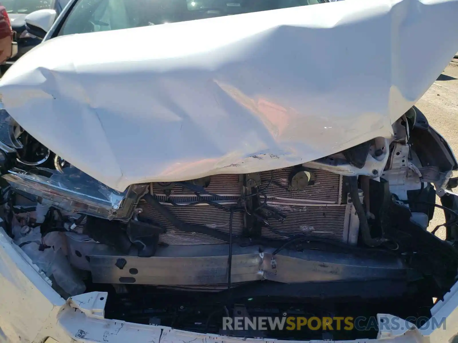 7 Photograph of a damaged car 5TDDGRFH2KS070579 TOYOTA HIGHLANDER 2019