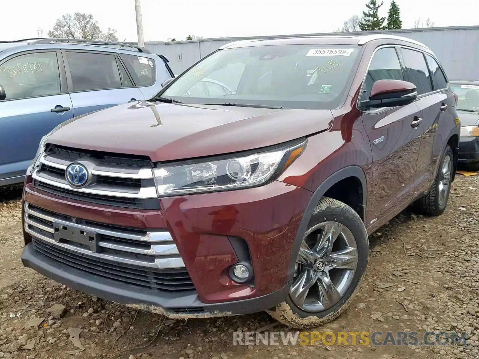 2 Photograph of a damaged car 5TDDGRFH3KS052852 TOYOTA HIGHLANDER 2019