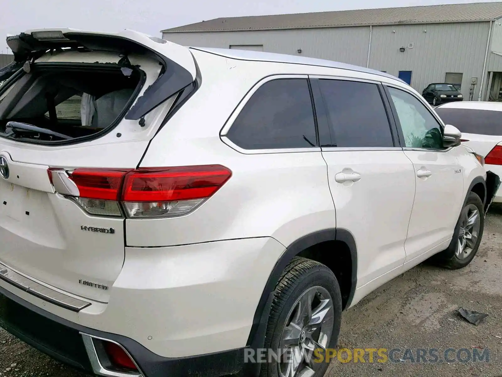 4 Photograph of a damaged car 5TDDGRFH3KS053368 TOYOTA HIGHLANDER 2019