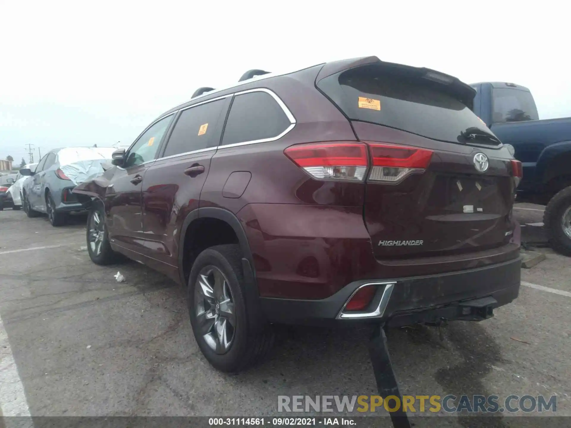 3 Photograph of a damaged car 5TDDGRFH3KS060417 TOYOTA HIGHLANDER 2019