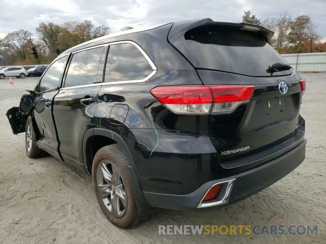 3 Photograph of a damaged car 5TDDGRFH3KS063933 TOYOTA HIGHLANDER 2019