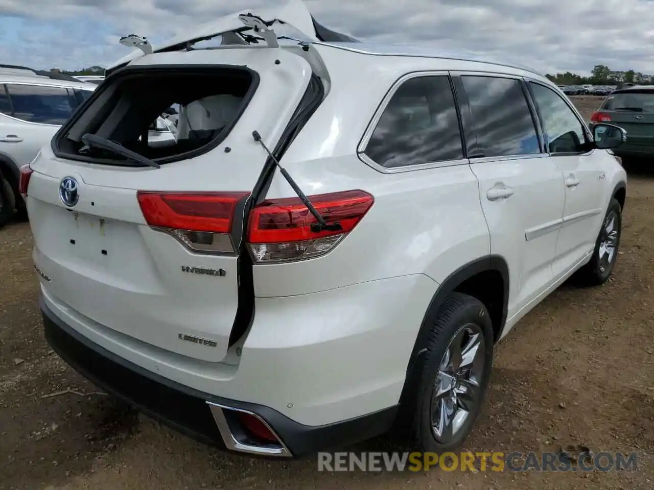 4 Photograph of a damaged car 5TDDGRFH3KS068422 TOYOTA HIGHLANDER 2019