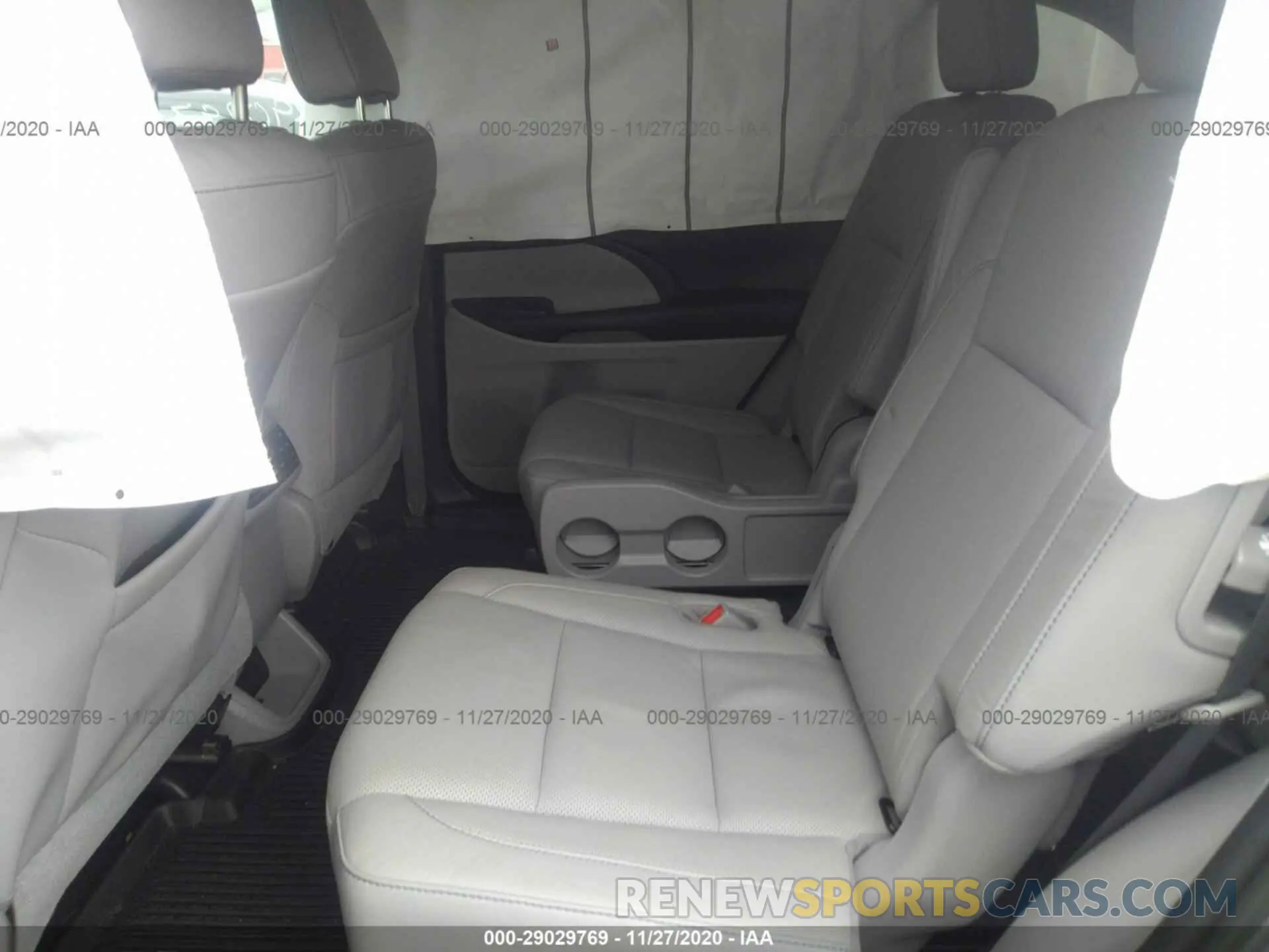 8 Photograph of a damaged car 5TDDGRFH3KS069103 TOYOTA HIGHLANDER 2019