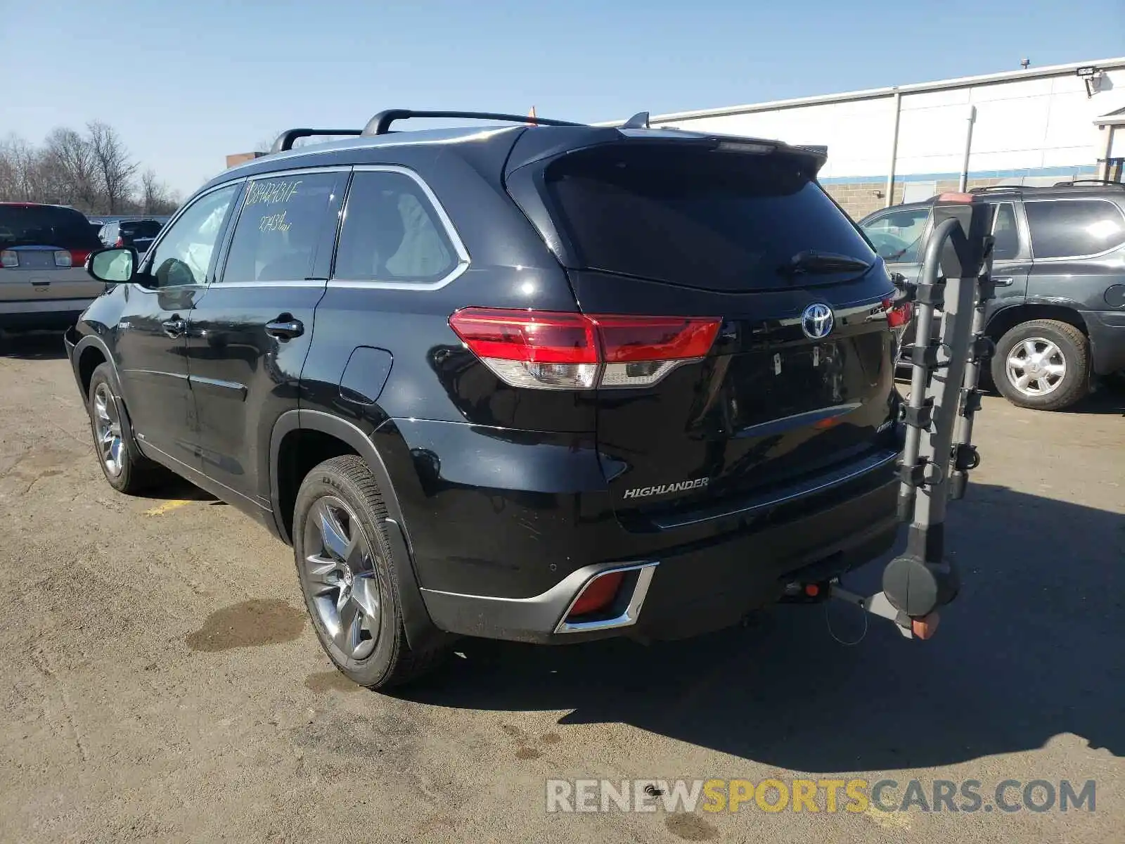 3 Photograph of a damaged car 5TDDGRFH3KS070073 TOYOTA HIGHLANDER 2019