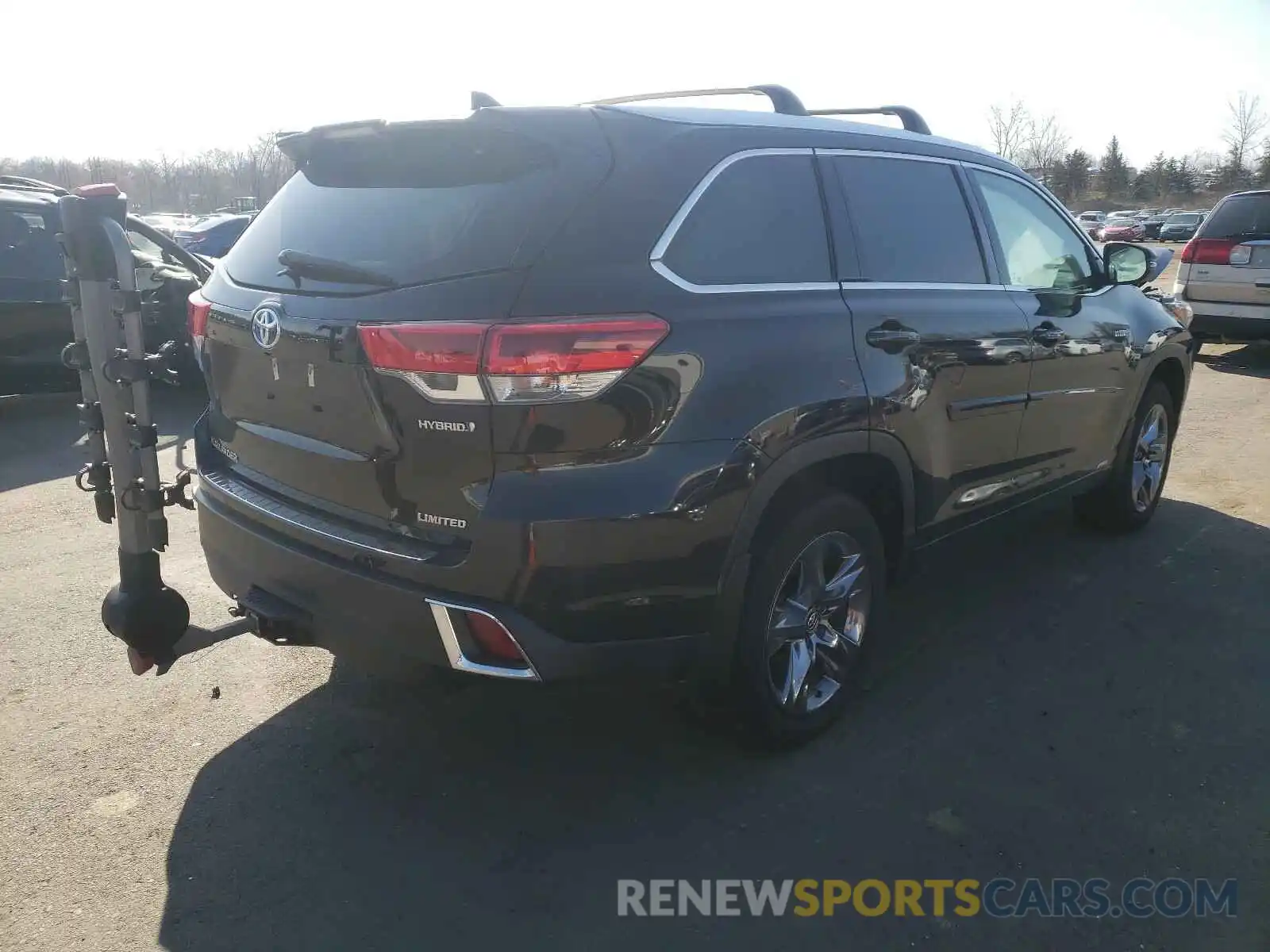 4 Photograph of a damaged car 5TDDGRFH3KS070073 TOYOTA HIGHLANDER 2019