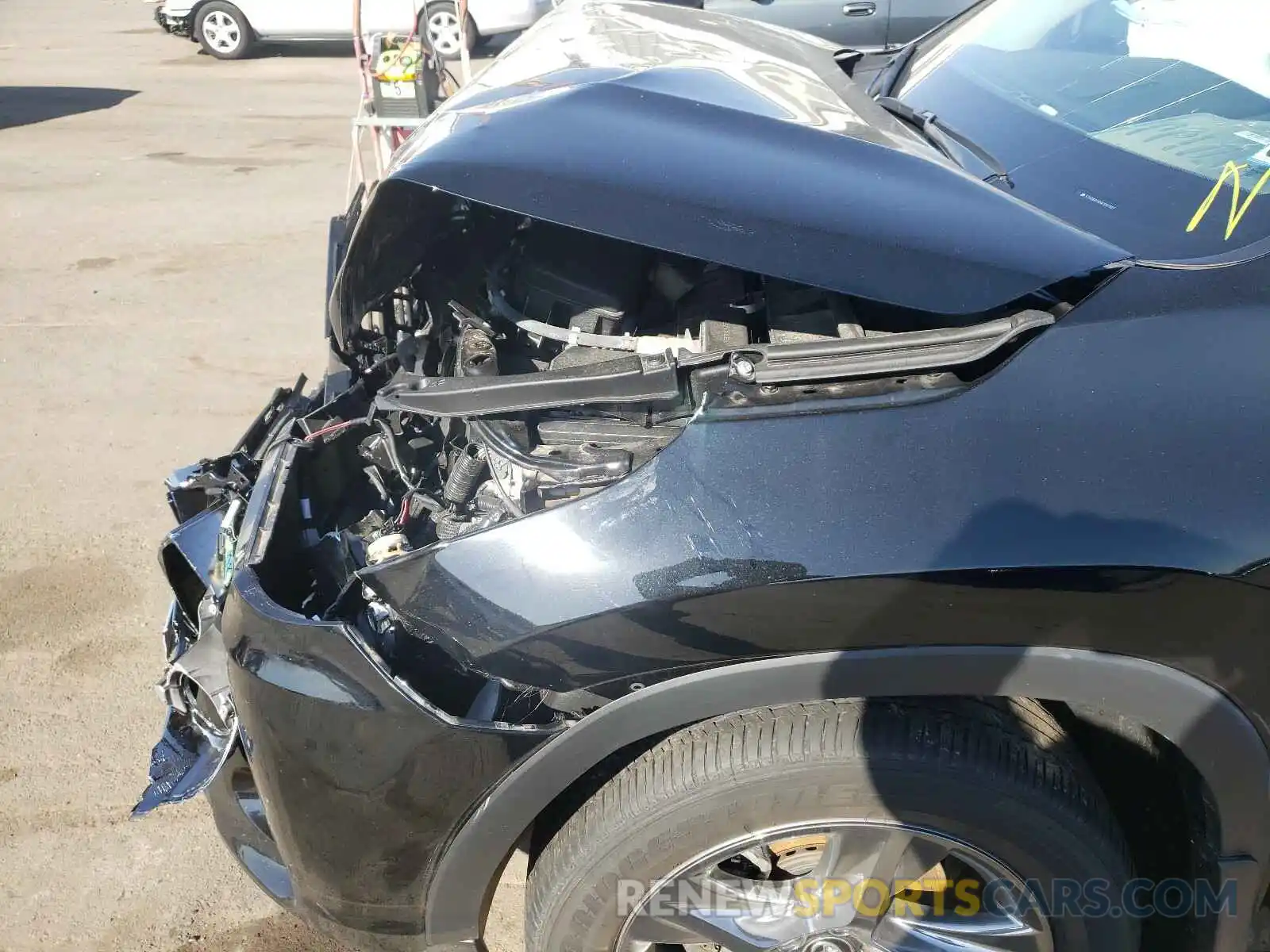 9 Photograph of a damaged car 5TDDGRFH3KS070073 TOYOTA HIGHLANDER 2019