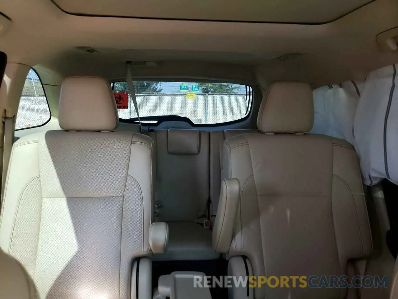 10 Photograph of a damaged car 5TDDGRFH3KS071451 TOYOTA HIGHLANDER 2019