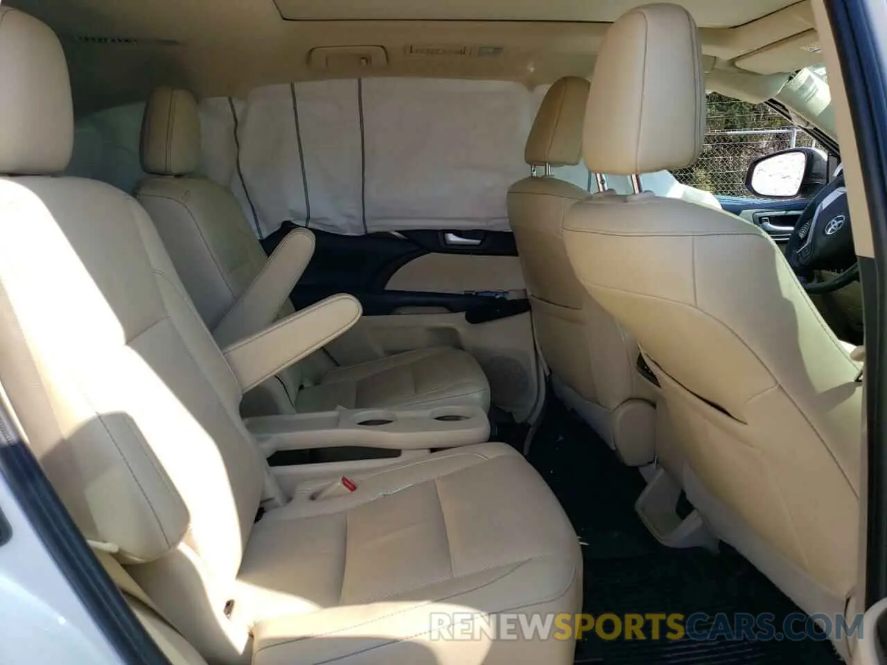 12 Photograph of a damaged car 5TDDGRFH3KS071451 TOYOTA HIGHLANDER 2019