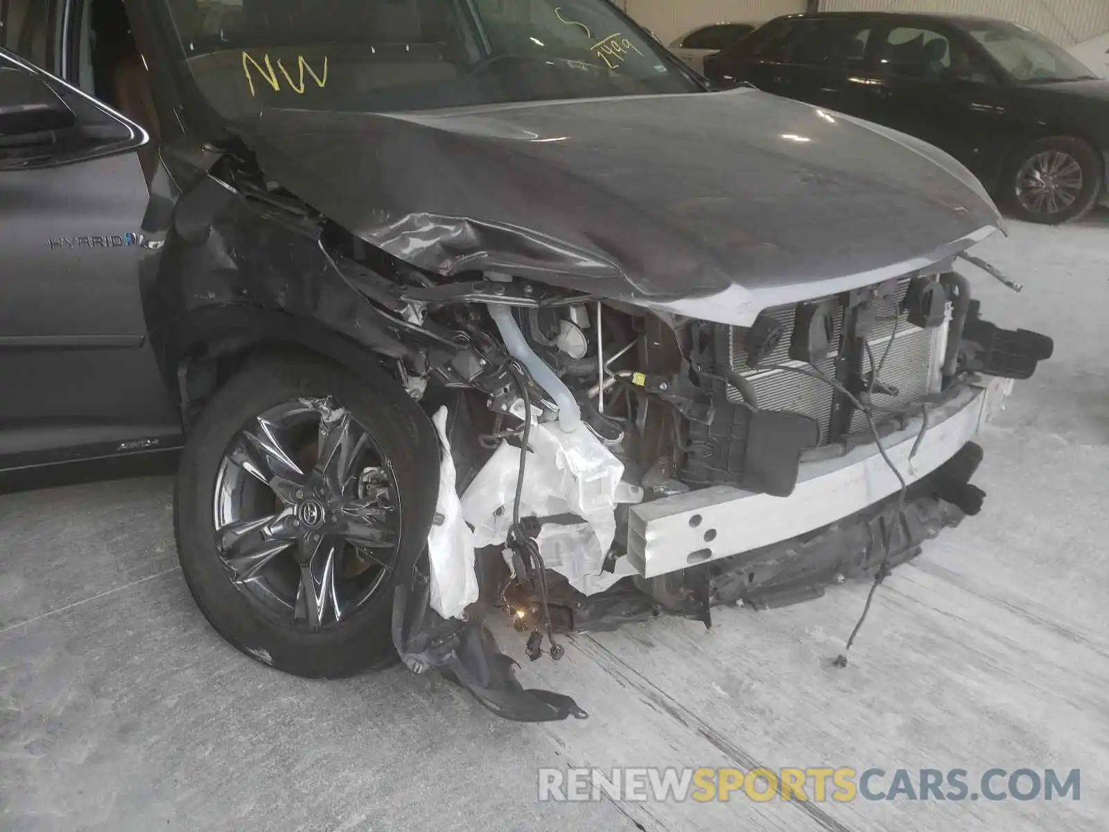 9 Photograph of a damaged car 5TDDGRFH3KS072499 TOYOTA HIGHLANDER 2019