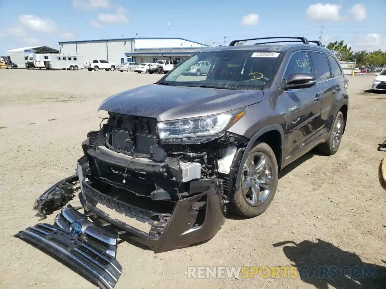 2 Photograph of a damaged car 5TDDGRFH3KS074205 TOYOTA HIGHLANDER 2019