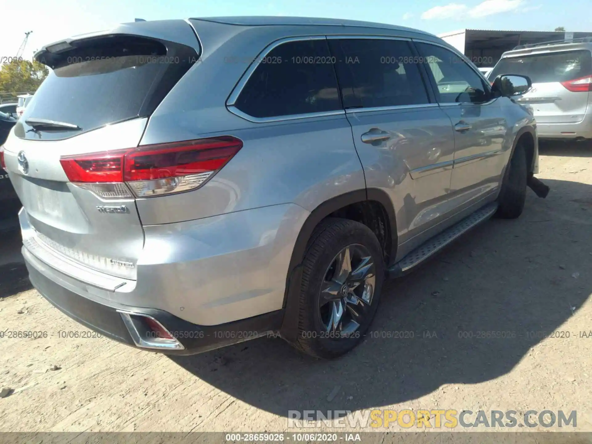 4 Photograph of a damaged car 5TDDGRFH3KS074317 TOYOTA HIGHLANDER 2019