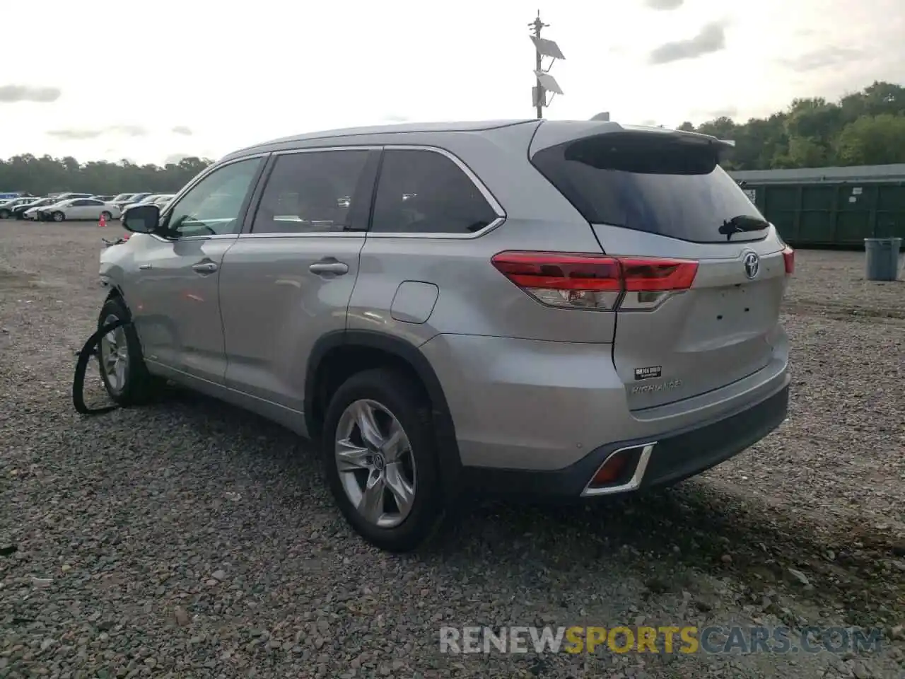 3 Photograph of a damaged car 5TDDGRFH3KS077668 TOYOTA HIGHLANDER 2019